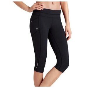 EUC Medium Athleta Dobby Be Free Knicker Crop Capri Leggings Black Media Pockets